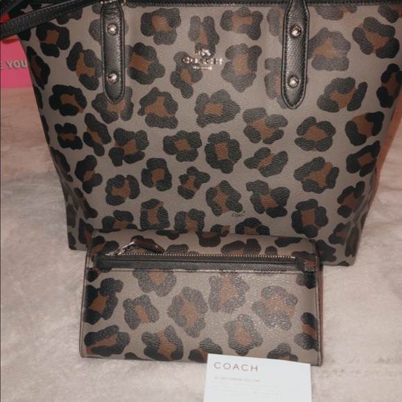 Coach limited sold out purse w side bag and wallet - Picture 3 of 6